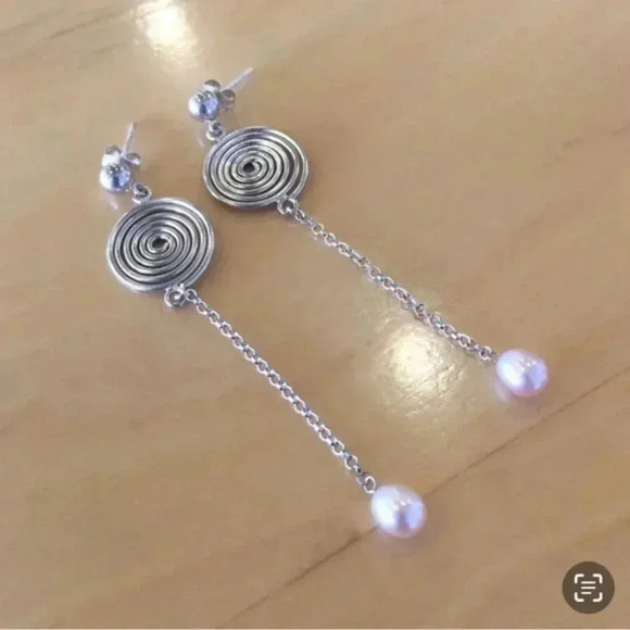 Coiled White Pearl Shoulder Duster Long Earrings - Picture 3 of 4